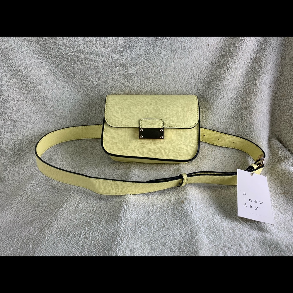 Purse that goes around your waist
